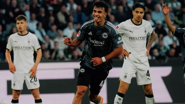 Футбольный Фейерверк: «Айнтрахт» одержал победу над «Боруссией» со счетом 6:4