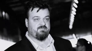 В память о легендарном комментаторе: открытие памятника Василию Уткину