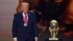 Дональд Трамп стал первым лауреатом премии мира ФИФА