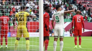 Шокирующий инцидент на Кубке Африки: вратарь потерял сознание на поле