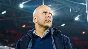 Главный тренер «Ливерпуля» Арне Слот раскритиковал судейство в матче с «Лидсом»