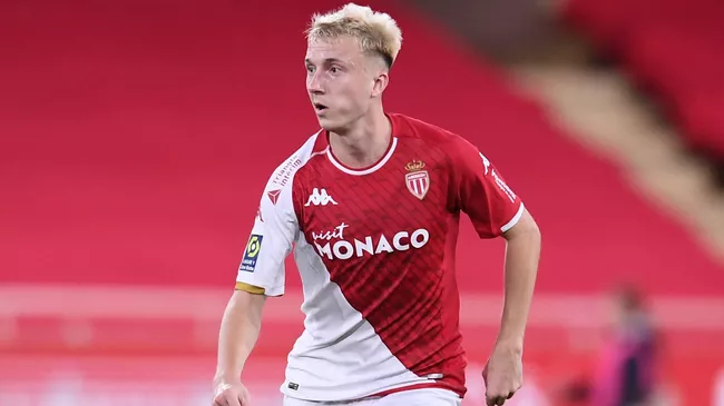 Моуринью обращает внимание на расистские инциденты с Винисиусом Жуниором