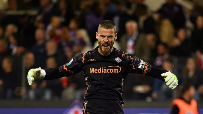 Поддержка Де Хеа: Вратарь «Тоттенхэма» Антонин Кински после неудачного матча