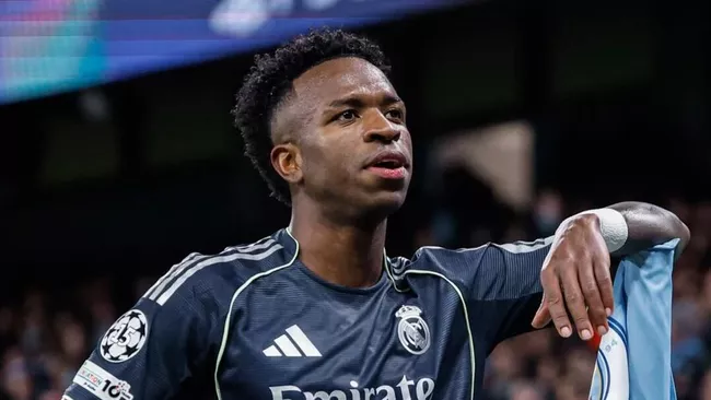 Винисиус Жуниор: Героизм в Мадридском Дерби и Победа «Реала» в Меньшинстве