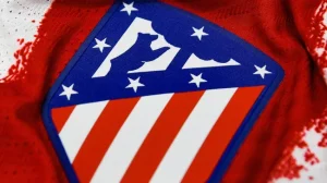 Волнение перед матчем: фанаты «Барселоны» повредили автобус «Атлетико»