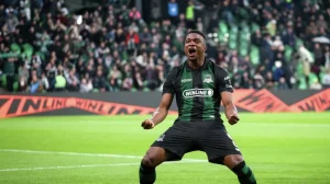 Великолепный камбэк: «Барселона» побеждает «Атлетико» благодаря голу Левандовского